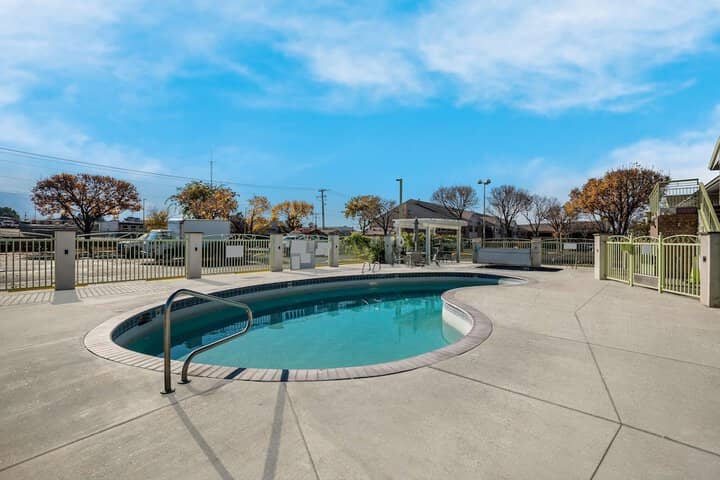 Pool 24 of 29